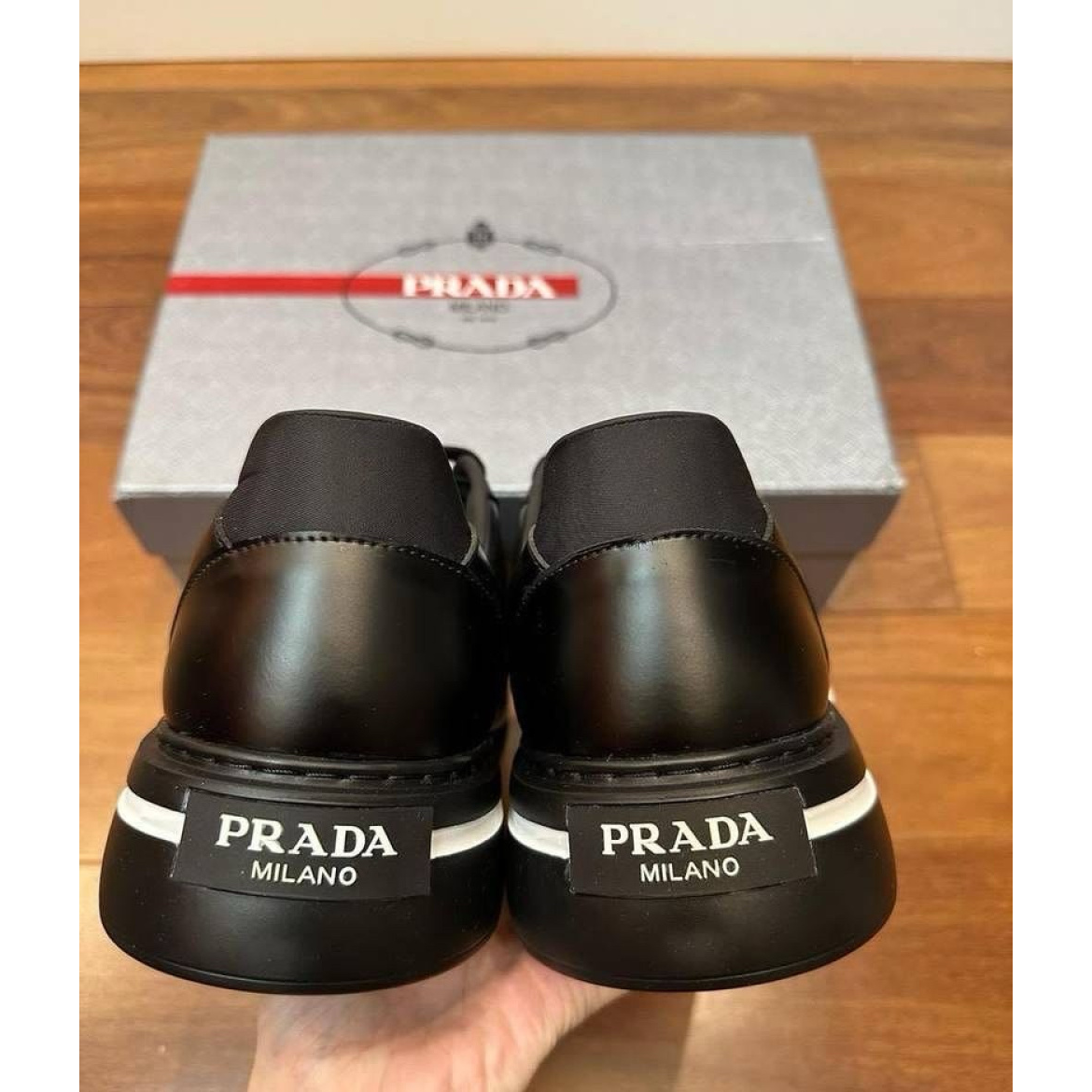 Tênis Prada cano baixo preto