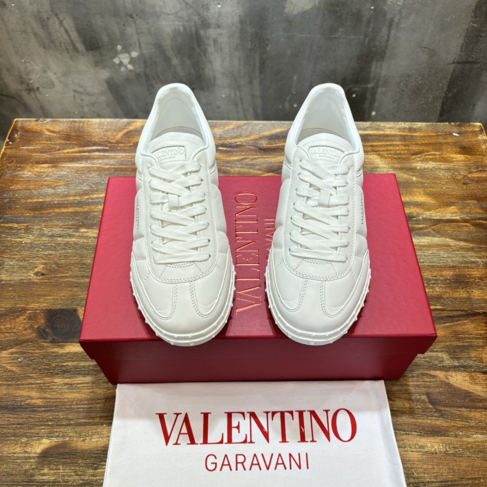 Tênis Valentino Garavani UpVillage Low Top Nappa em Couro Branco