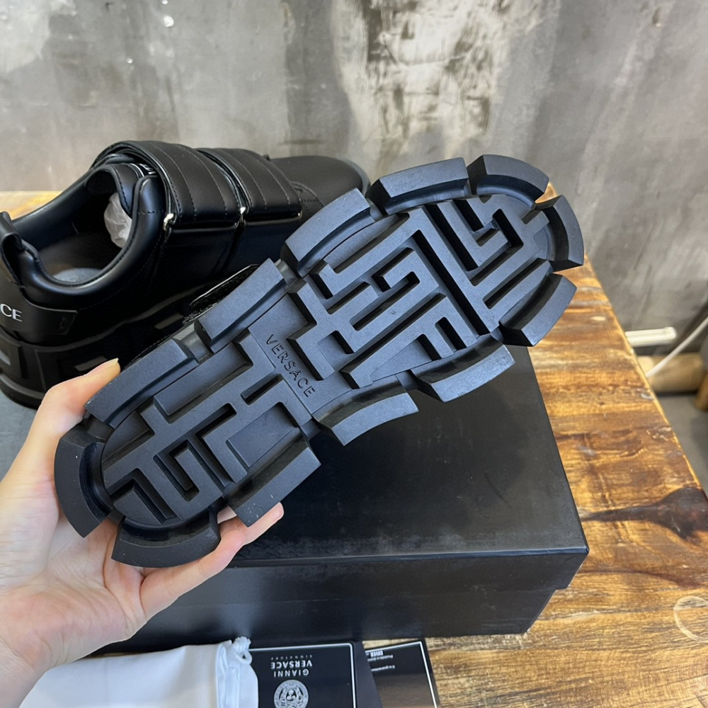 Tênis Versace Greca Labyrinth de Couro Preto