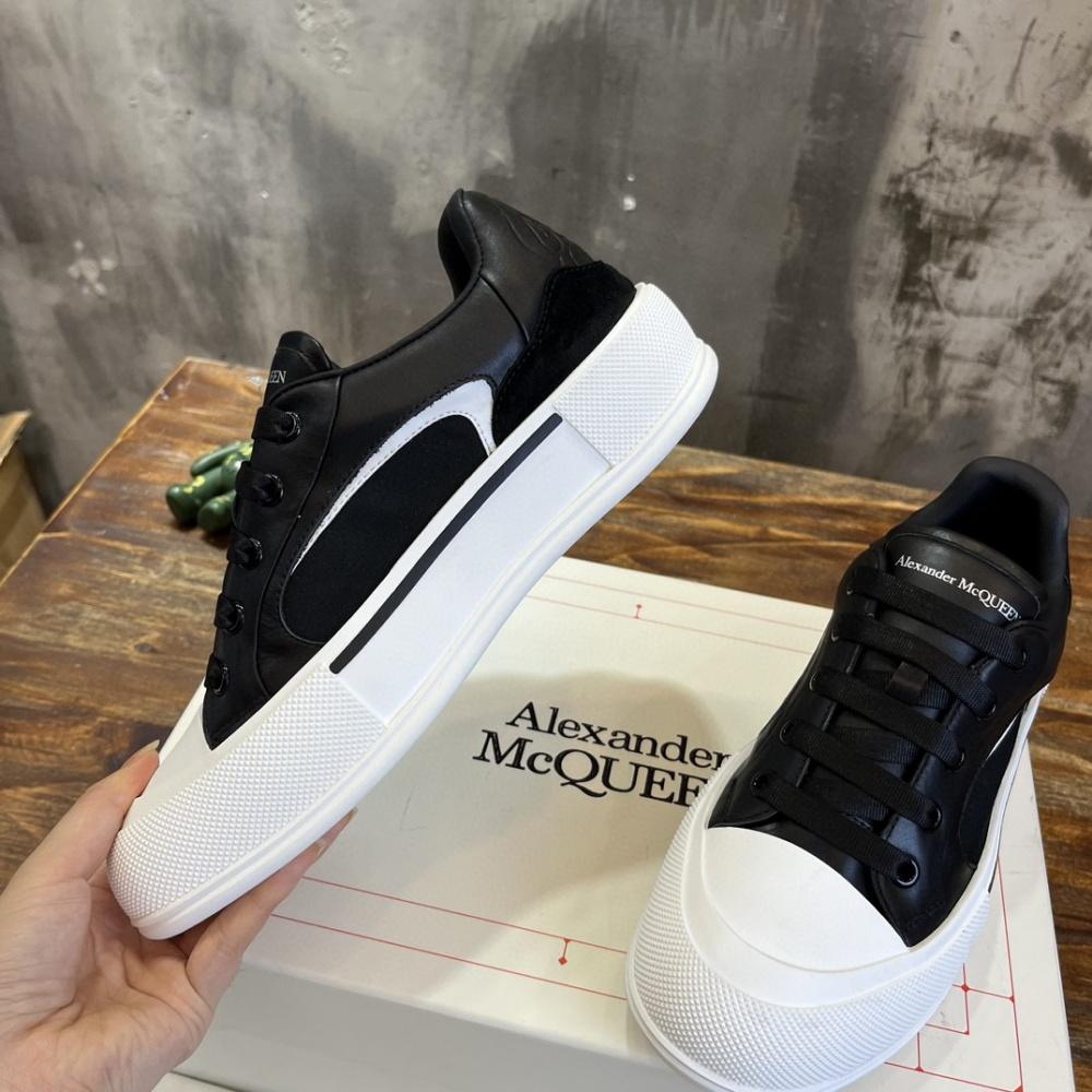 Tênis Alexander Mcqueen Skate Deck Plimsoll de Couro Preto