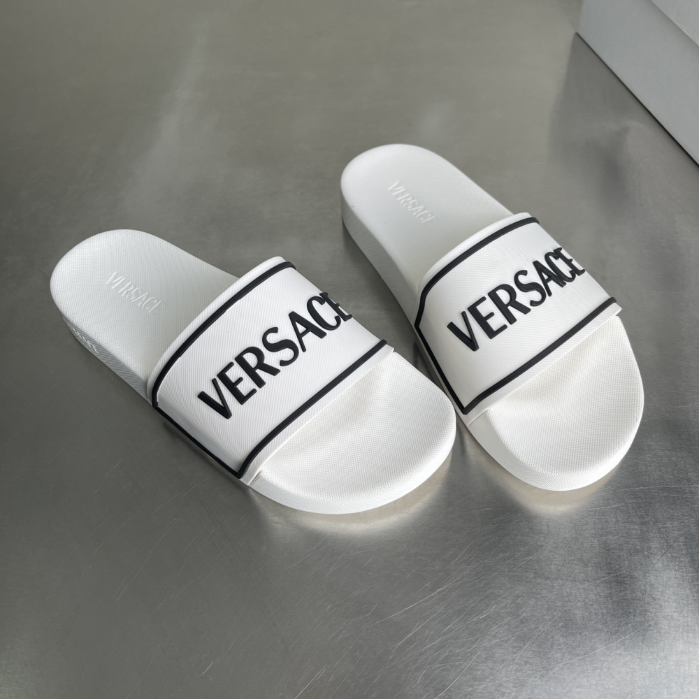 Chinelo Slide Versace Branco com escrita Preta