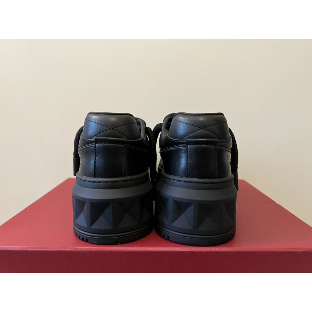 Tênis Valentino Garavani One Stud Couro Preto