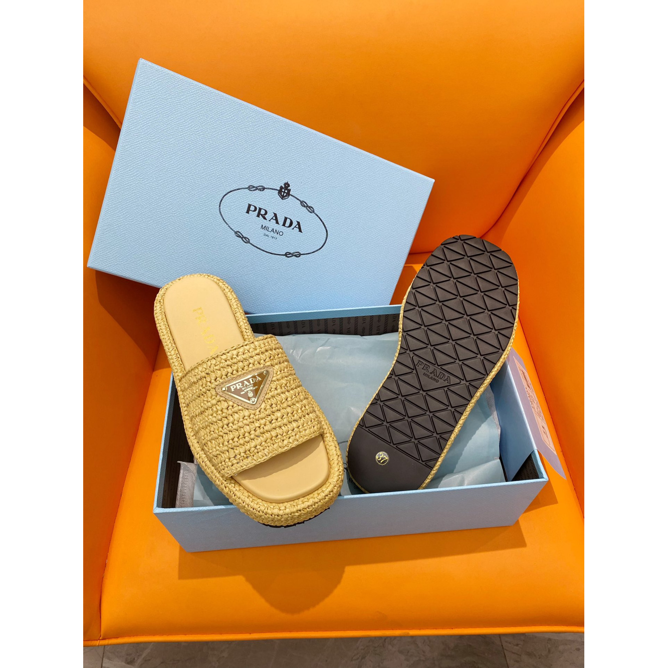 Prada Flatform em crochê Bege