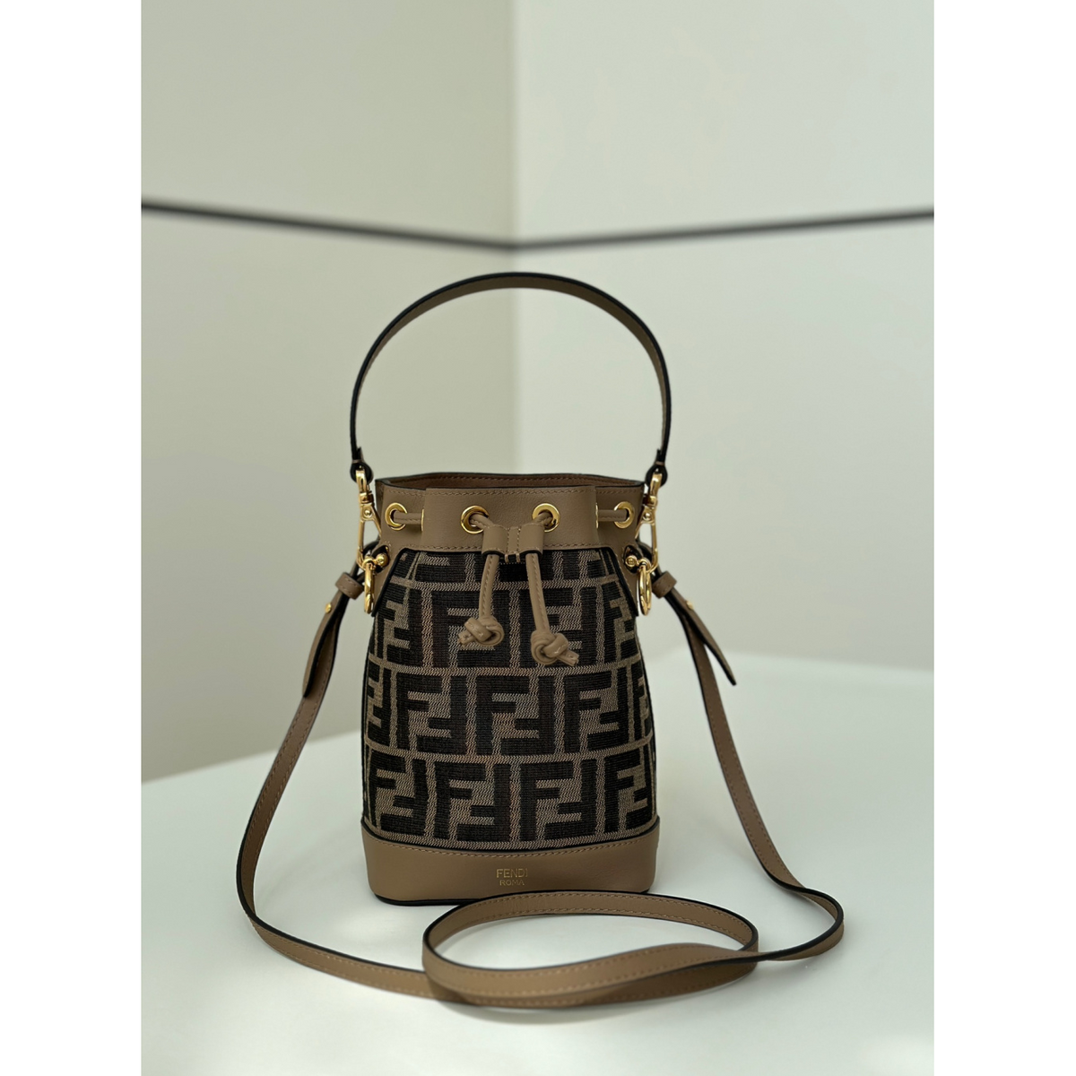 Bolsa Fendi Mon Tresor Tissu Marrom 14x12x18cm