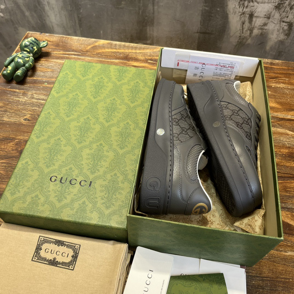 Tênis Gucci GG Supreme Cinza