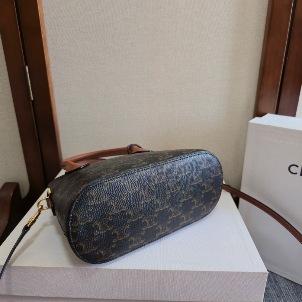 Bolsa Celine Honorine Teen em Triomphe Canvas 22×17.5×9.5cm