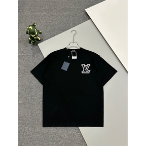 Camiseta de Algodão Louis Vuitton Logo LV Bordado Preta
