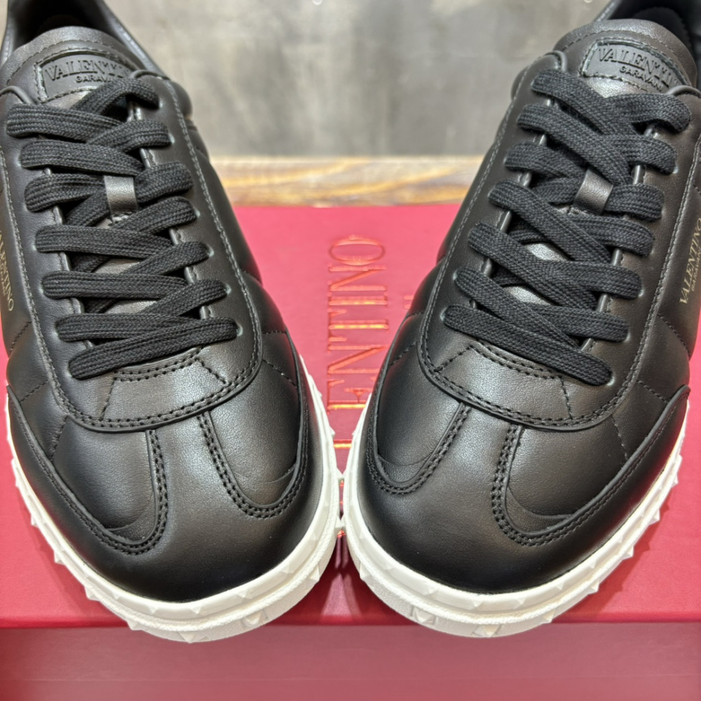 Tênis Valentino Garavani UpVillage Low Top Nappa em Couro Preto