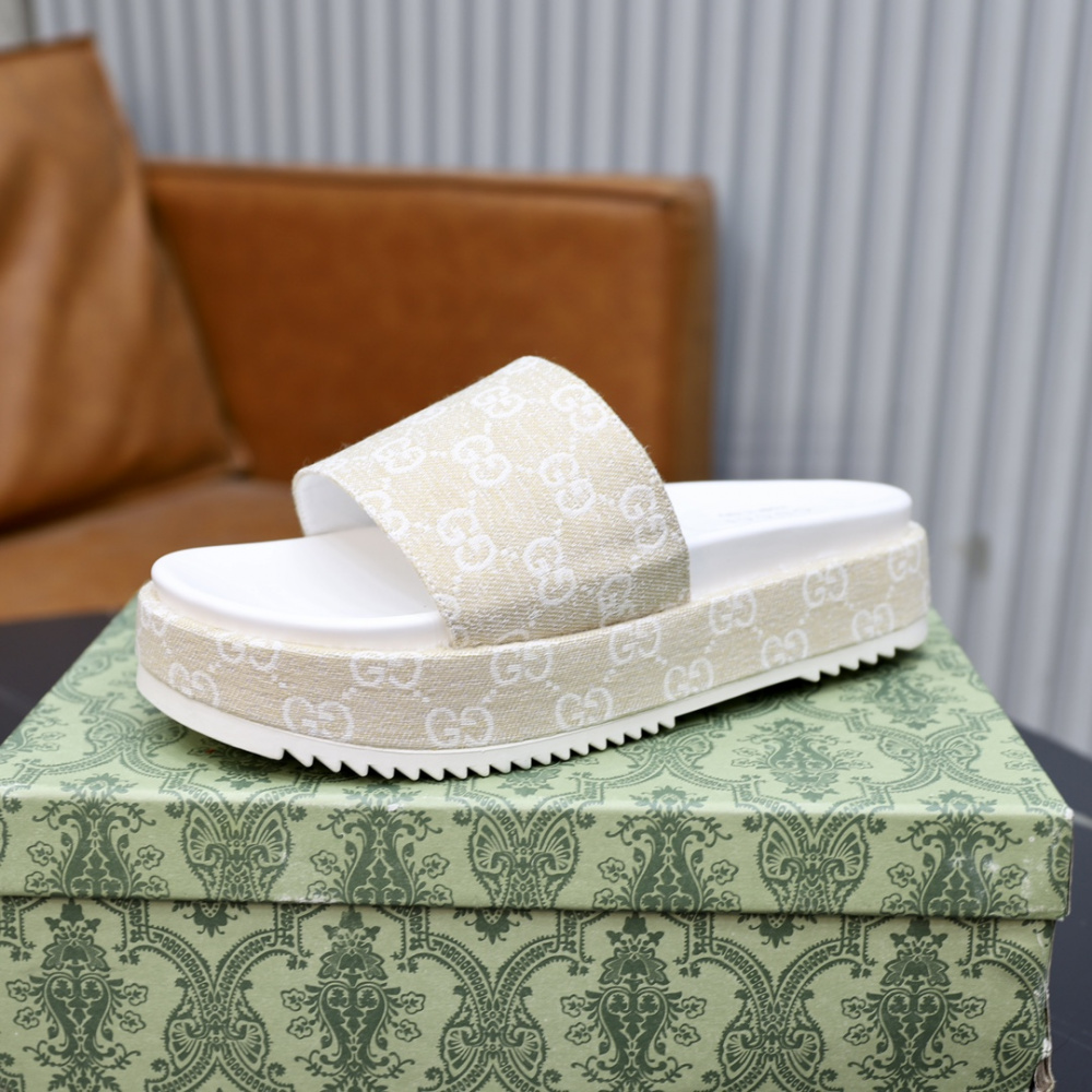 Gucci Slide Bege Feminina