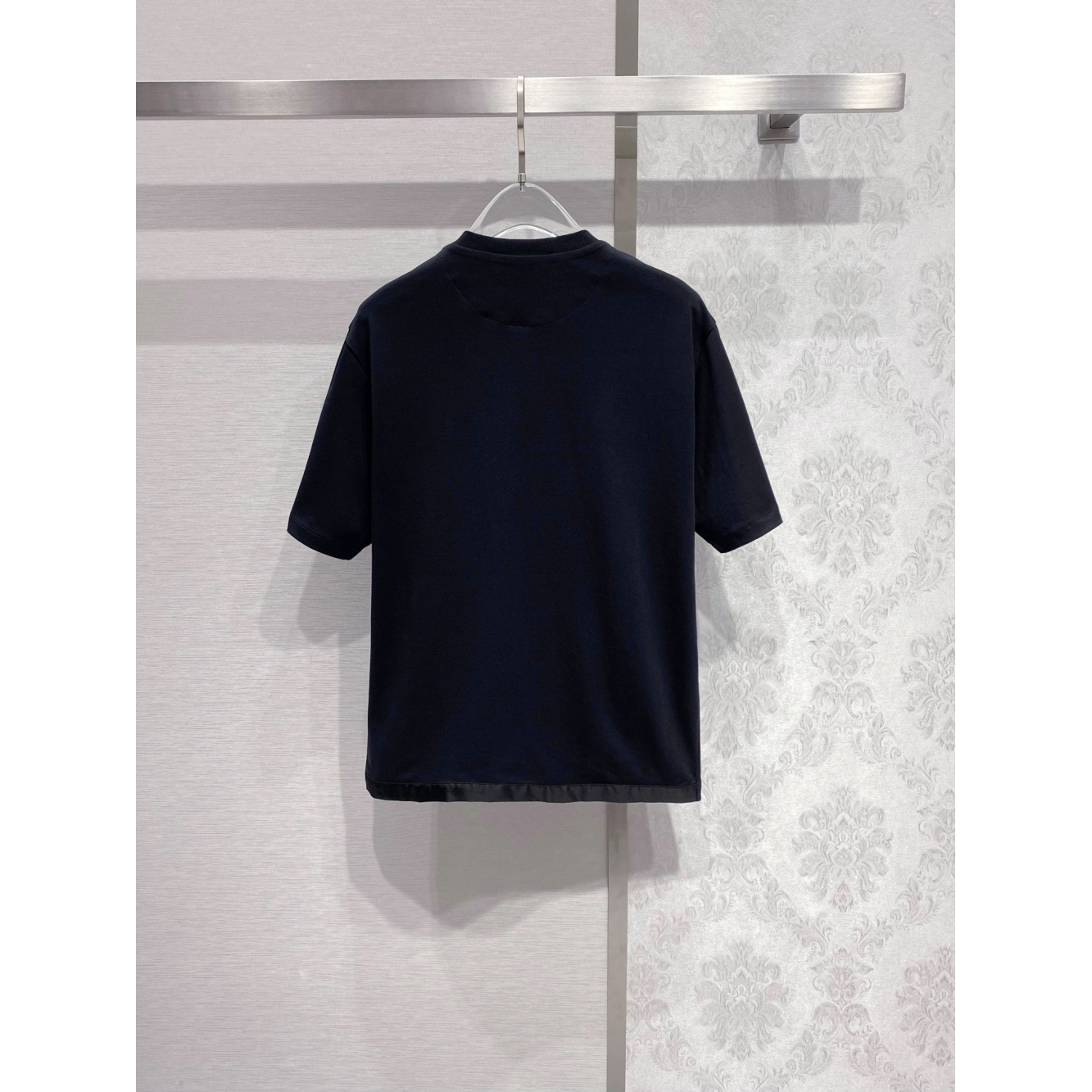 Camisa Prada em algodão com Bolso em Re-Nylon e logo triangular Preta