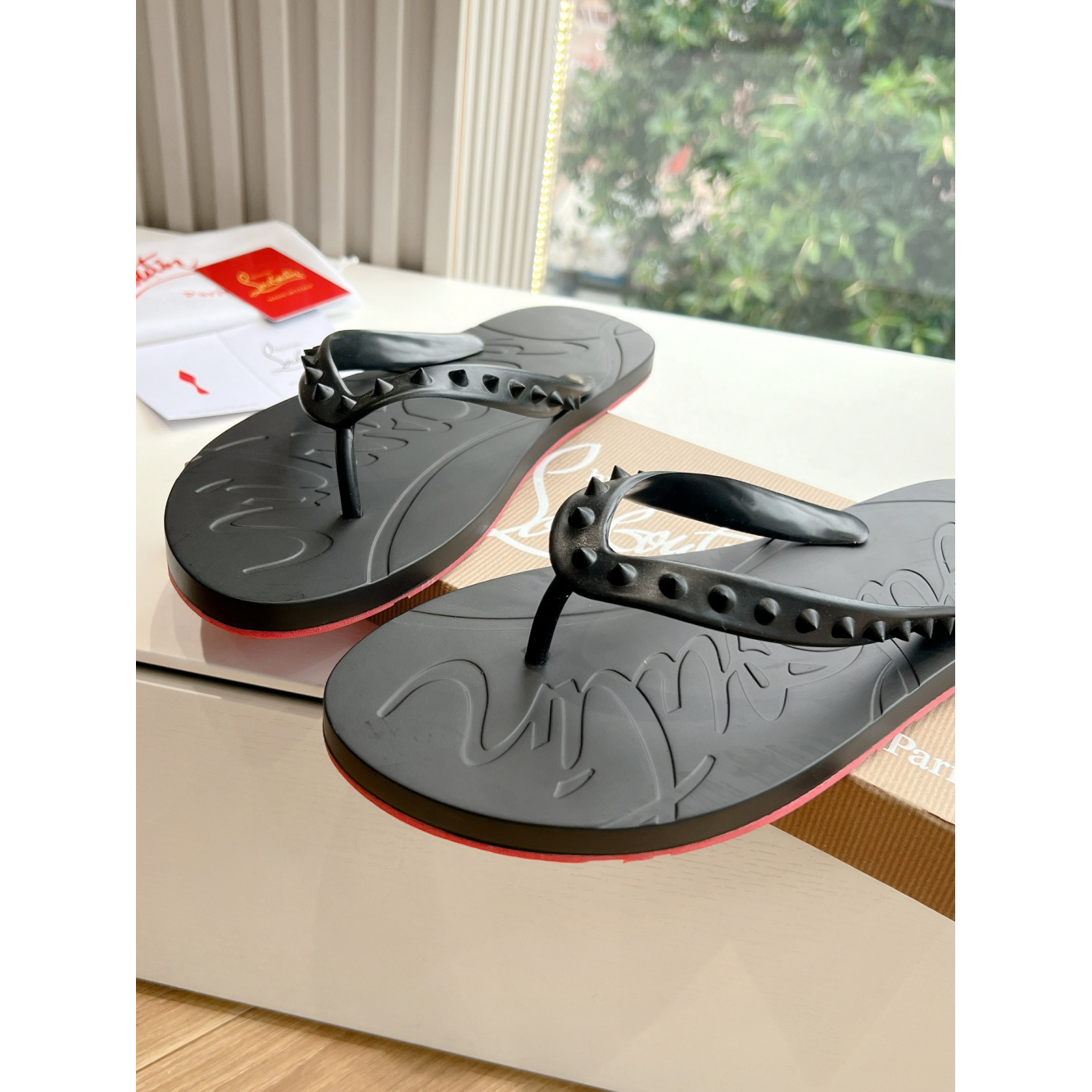 C. Louboutin Sandália Preta