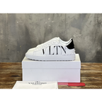 Tênis Valentino Garavani Rockstud VLTN