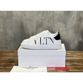 Tênis Valentino Garavani Rockstud VLTN