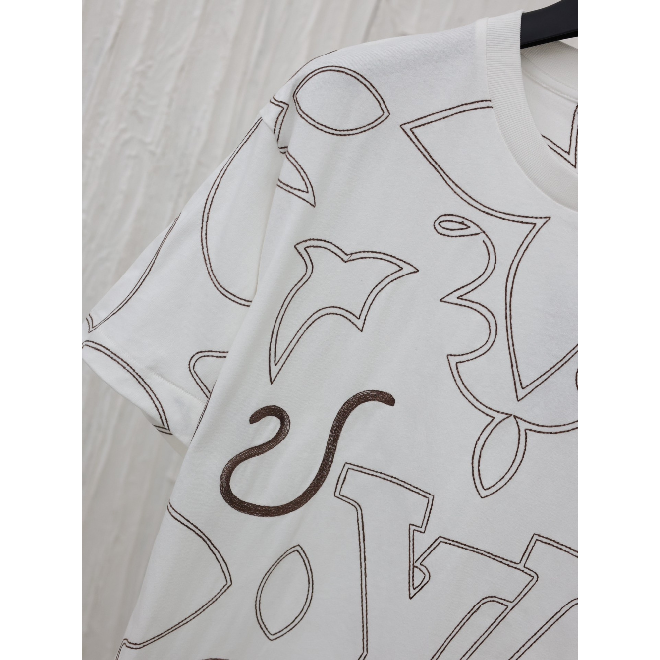 Camiseta de Algodão Louis Vuitton Bordado LV Arabesque Branca