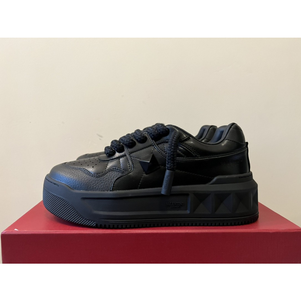Tênis Valentino Garavani One Stud Couro Preto