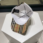 Boné Burberry Branco com Aba Xadrez