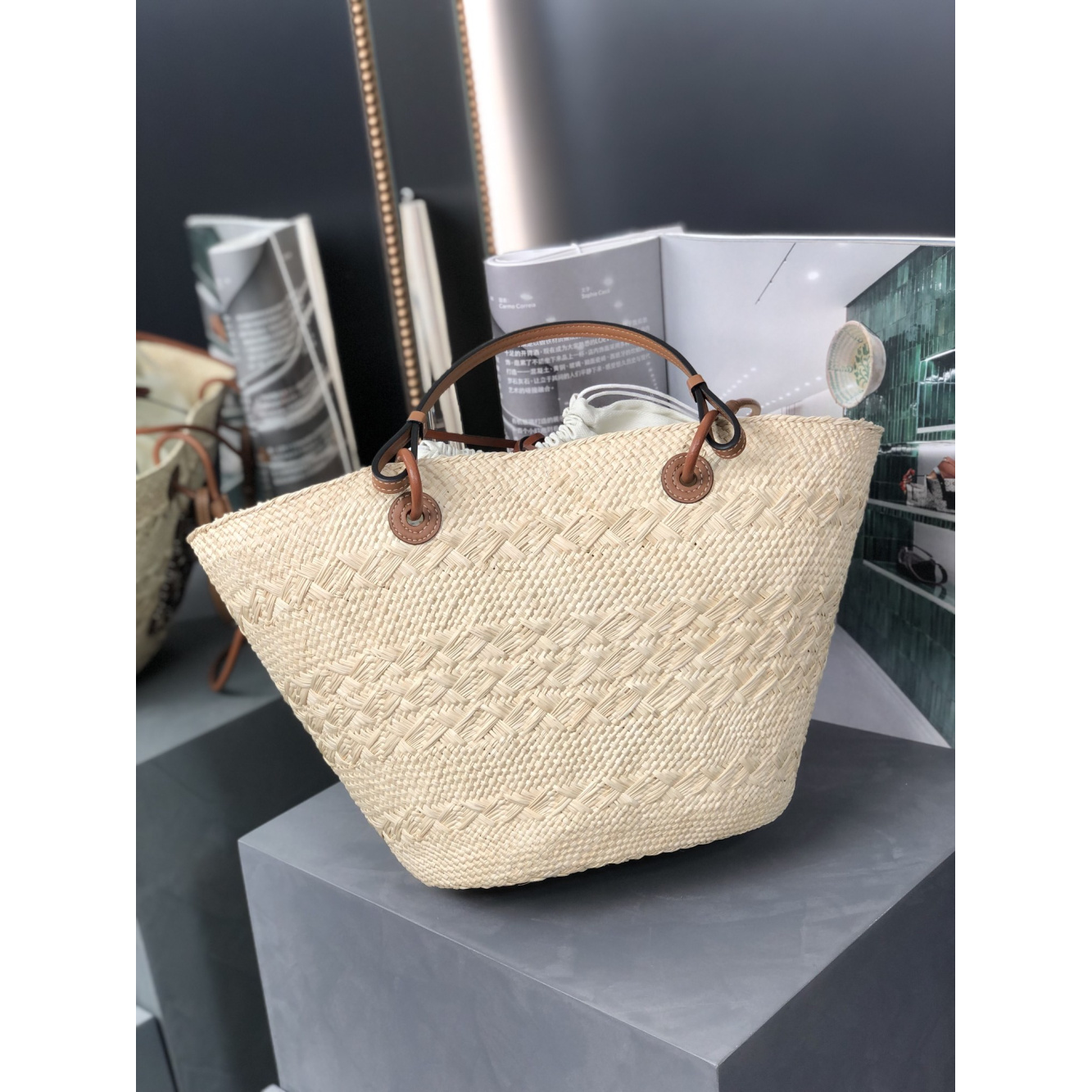 Bolsa Loewe Anagram Basket in Iraca 46x15x24cm (duas cores)