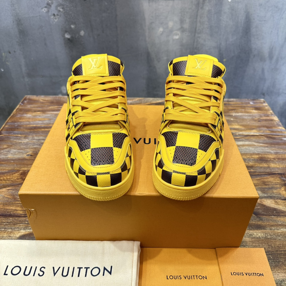 Tênis Louis Vuitton LV Trainer Sneaker Damier Pop Amarelo