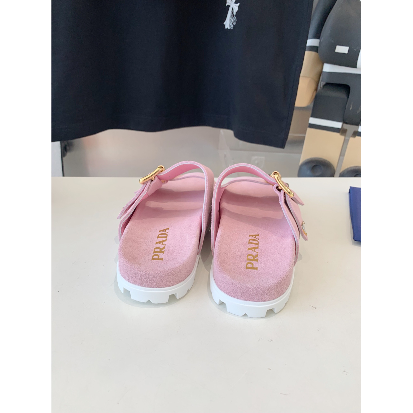 Sandália Prada Slide com tira em Camurça Rosa