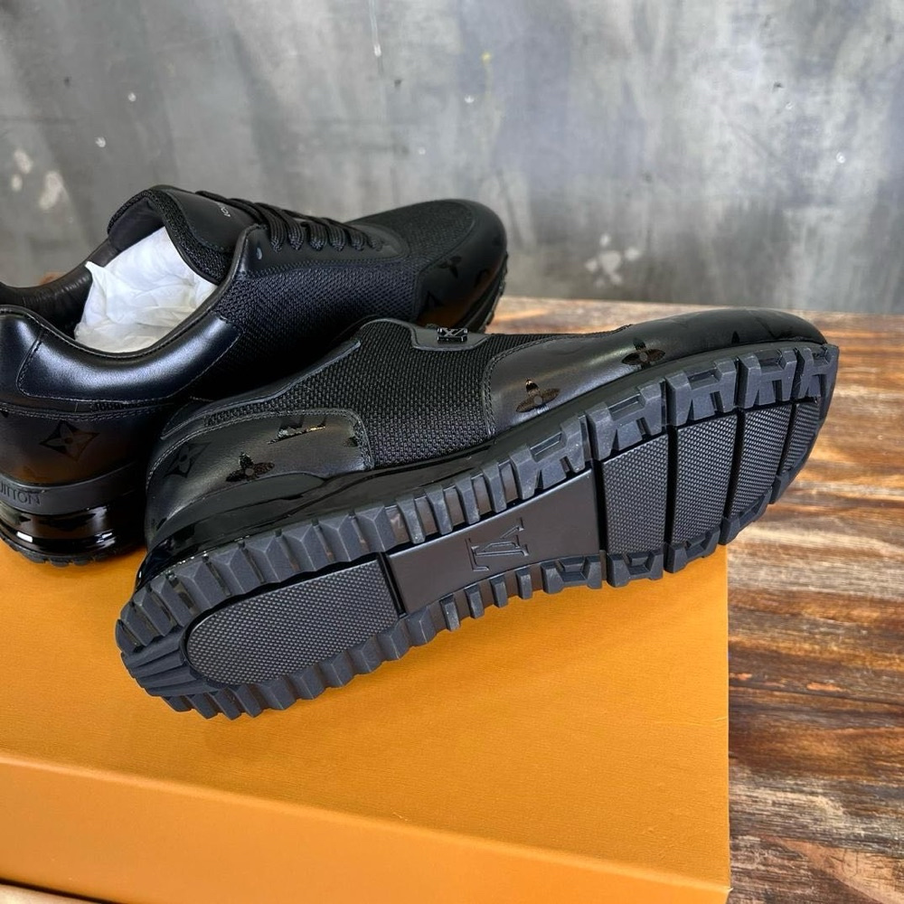 Louis Vuitton Run Away Black