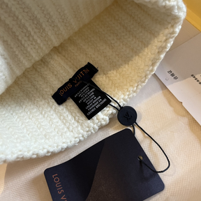 Gorro Louis Vuitton LV Only Branco