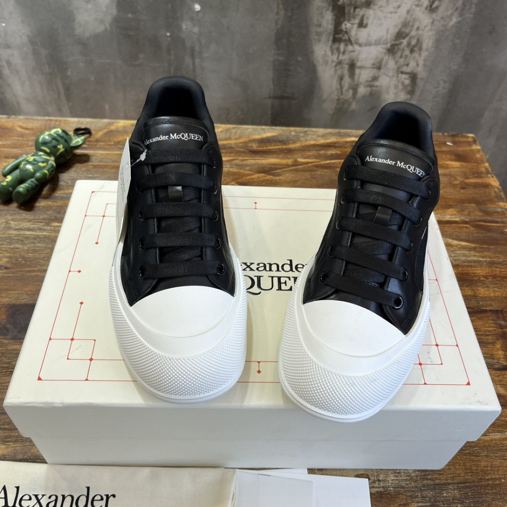 Tênis Alexander Mcqueen Skate Deck Plimsoll de Couro Preto