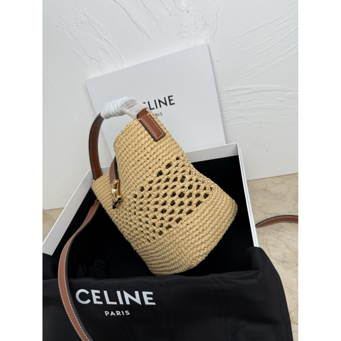 Bolsa Celine Bucket Louise Pequena em Ráfia e Couro 16x19x12cm