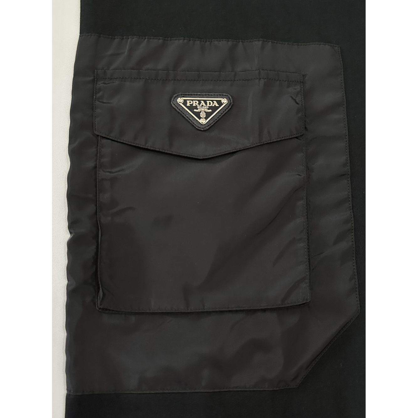 Camisa Prada em algodão com Bolso Lateral em Nylon Preta