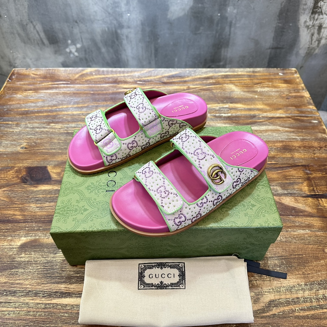 Sandália Gucci Double G-plaque em Raffia Verde/Rosa
