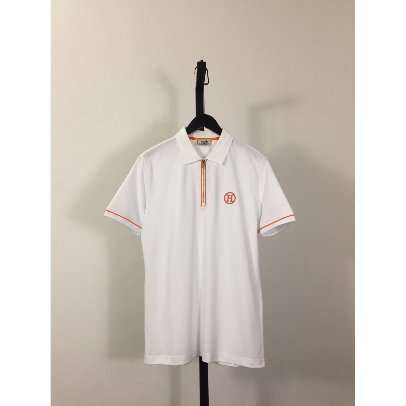 Camiseta Hermès com bordado H e zíper Branco