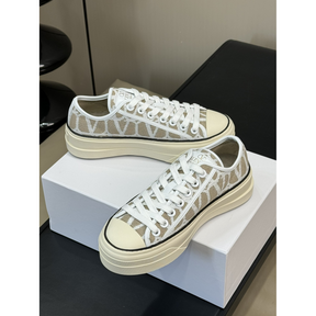 Tênis Valentino Garavani Toile Iconographe Totaloop Low-Top Off/Bege