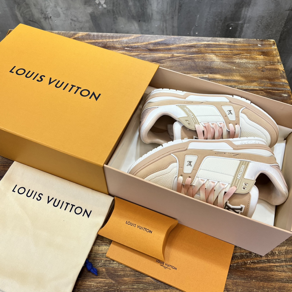 Tênis Louis Vuitton LV Trainer Couro Salmão/Branco