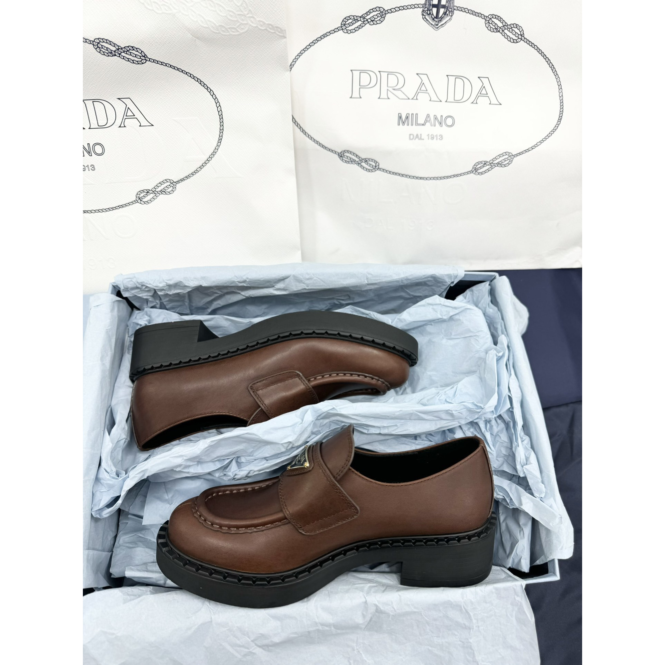 Loafer Prada em Couro escovado Ébano