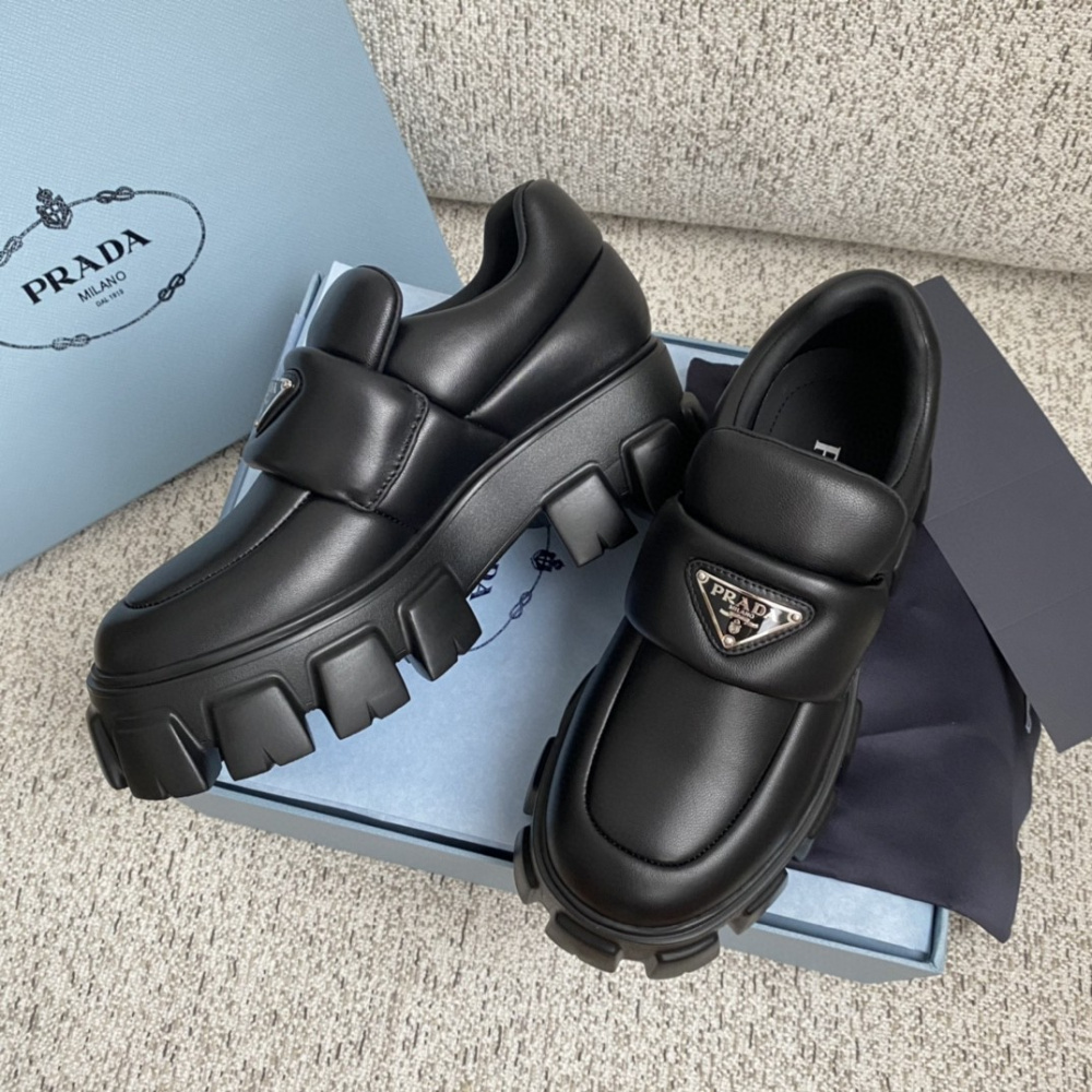 Prada Sapato Preto Tratorado