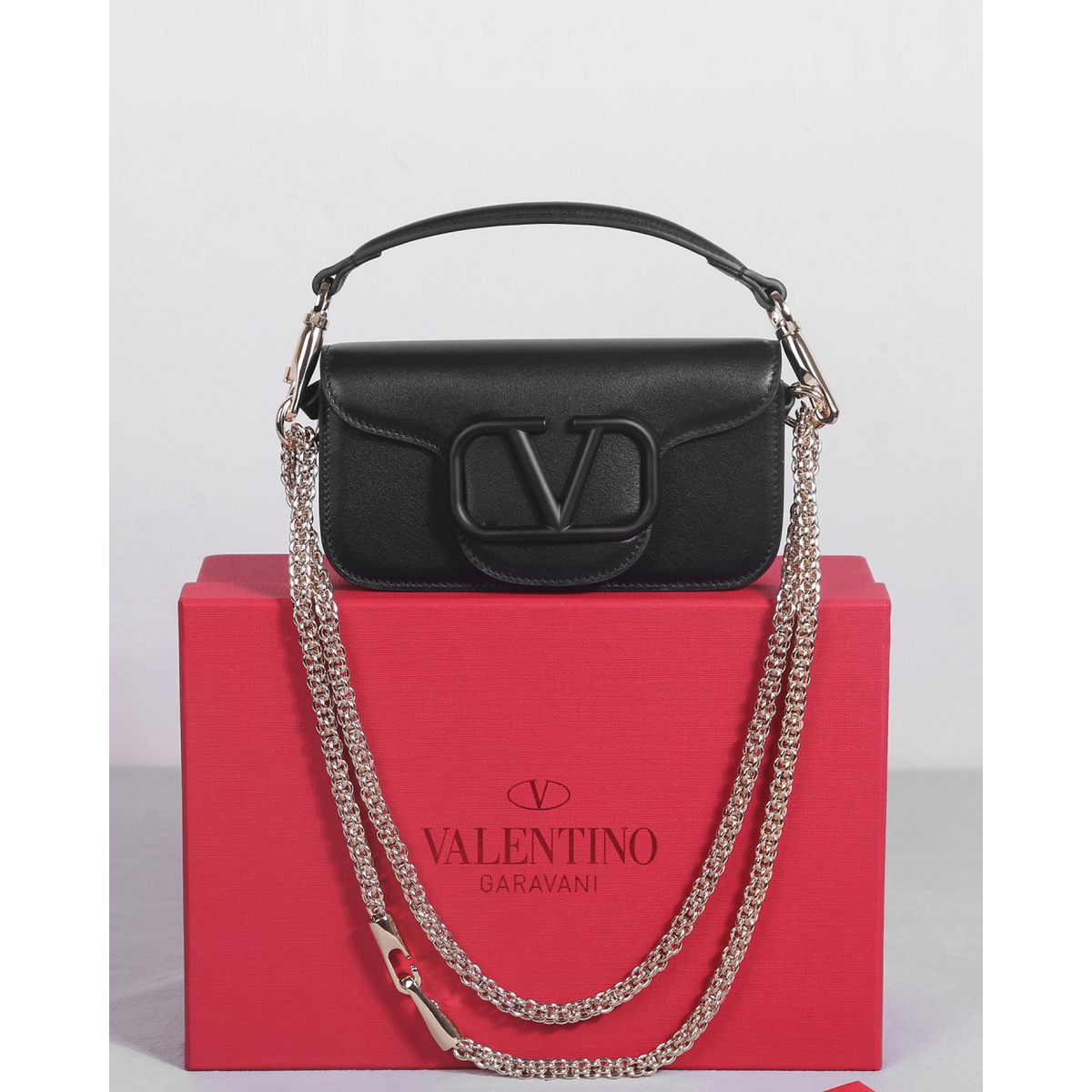 Bolsa Valentino Garavani Locò de Ombro em Pele de Bezerro Ferragem Prata 20x11x5cm