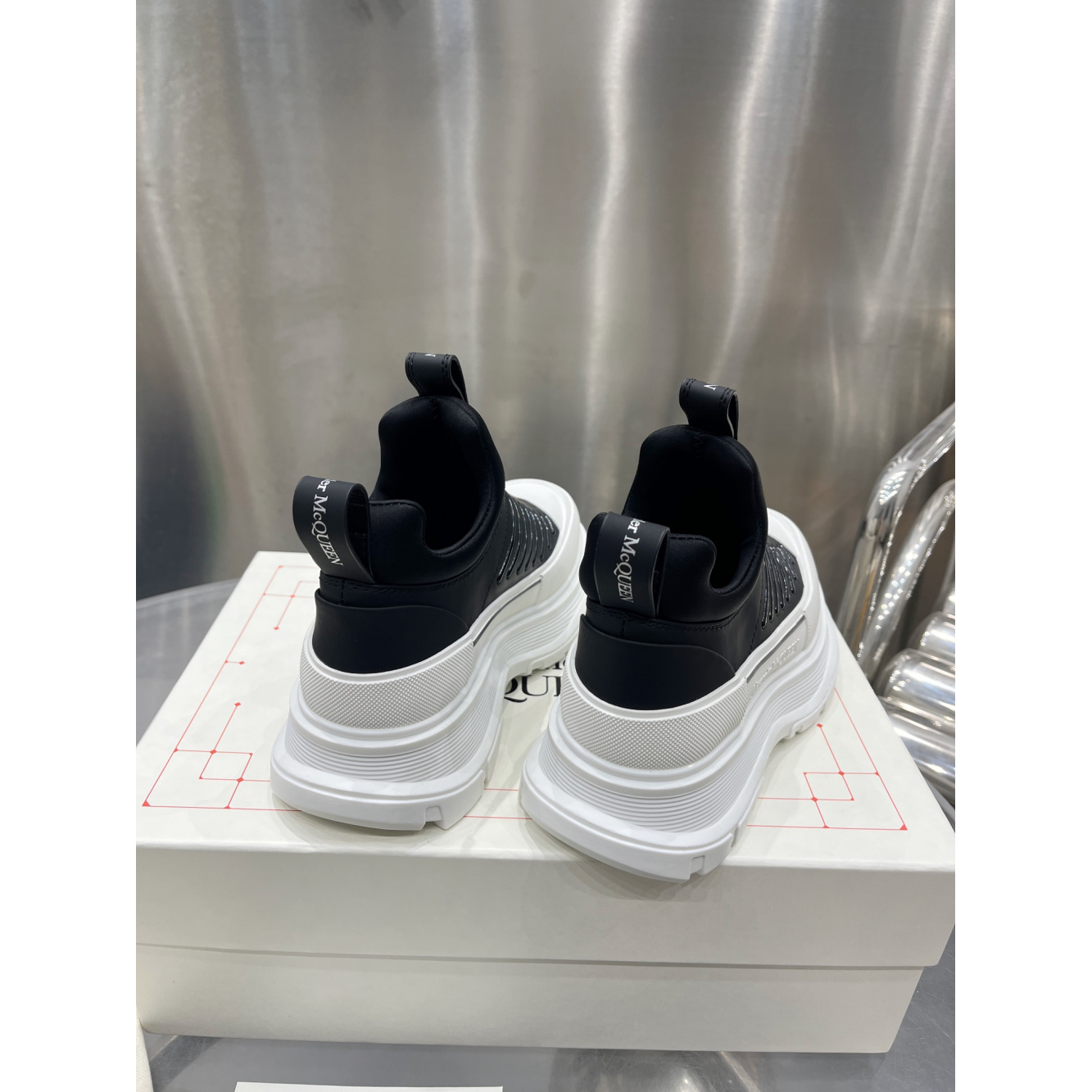 Tênis Alexander Mcqueen Tread Slick Branco/Preto