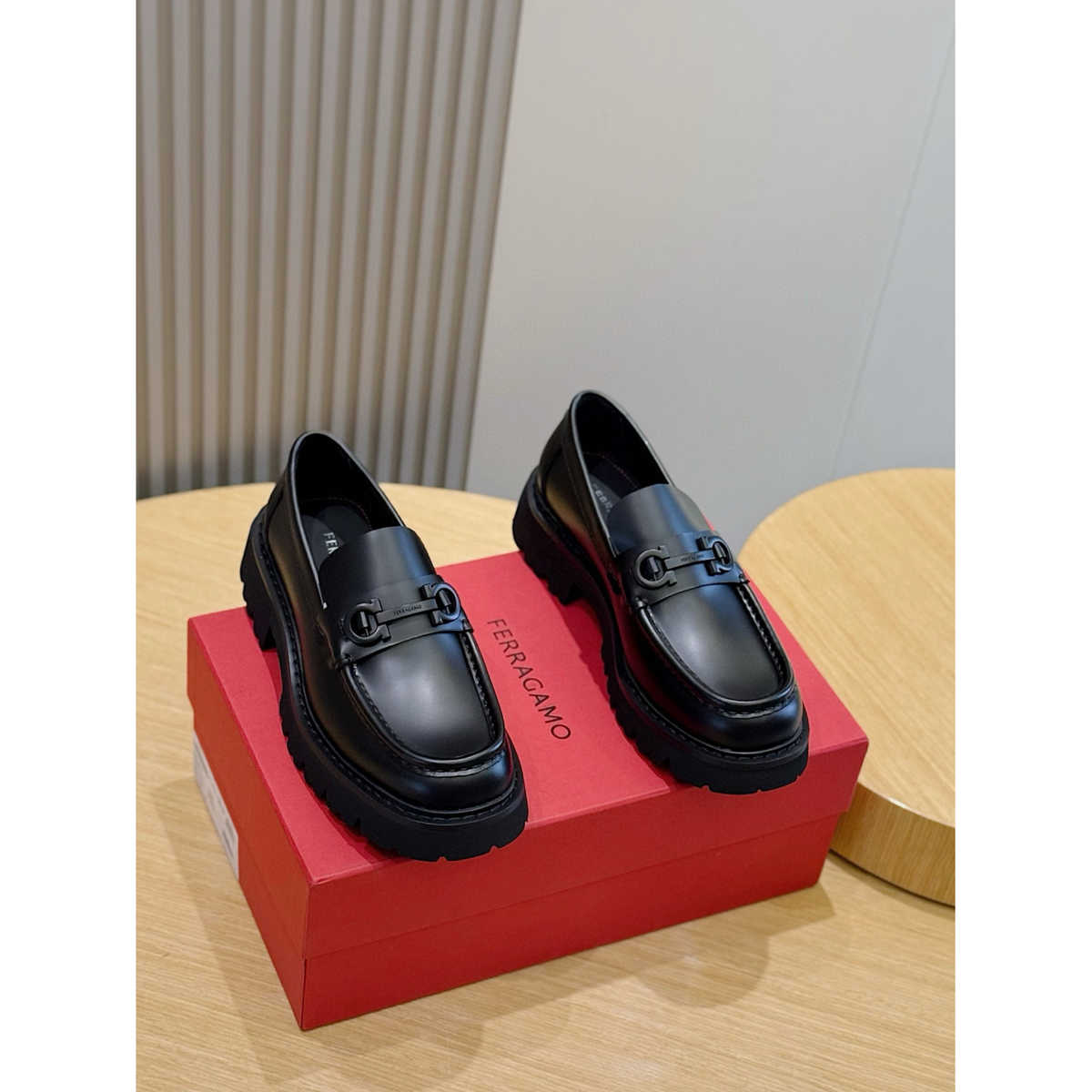 Salvatore Ferragamo Mocassim em Couro Escovado Preto