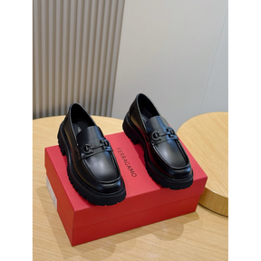 Salvatore Ferragamo Mocassim em Couro Escovado Preto