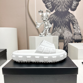 Slide Balmain Chinelo com Monogram em Relevo Branco