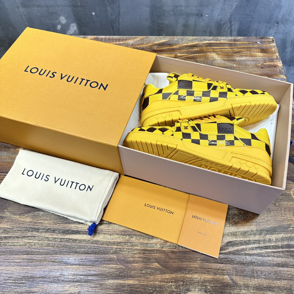 Tênis Louis Vuitton LV Trainer Sneaker Damier Pop Amarelo