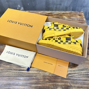 Tênis Louis Vuitton LV Trainer Sneaker Damier Pop Amarelo