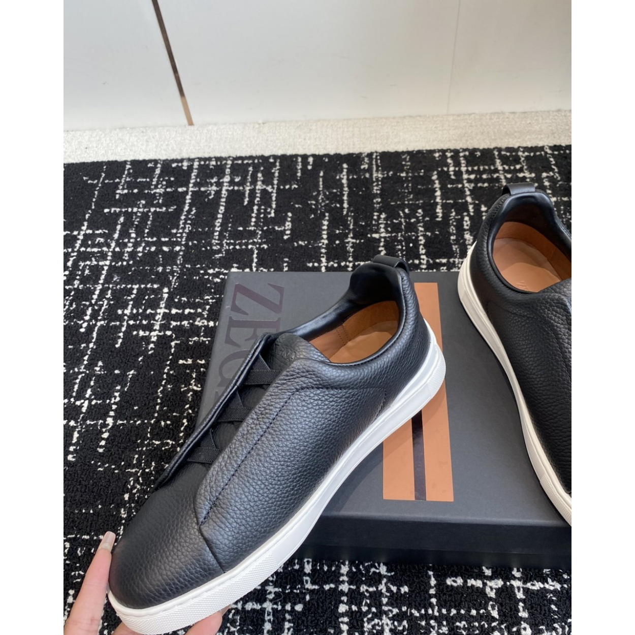 Zegna Triple Stitch em Couro Granulado Preto/Branco