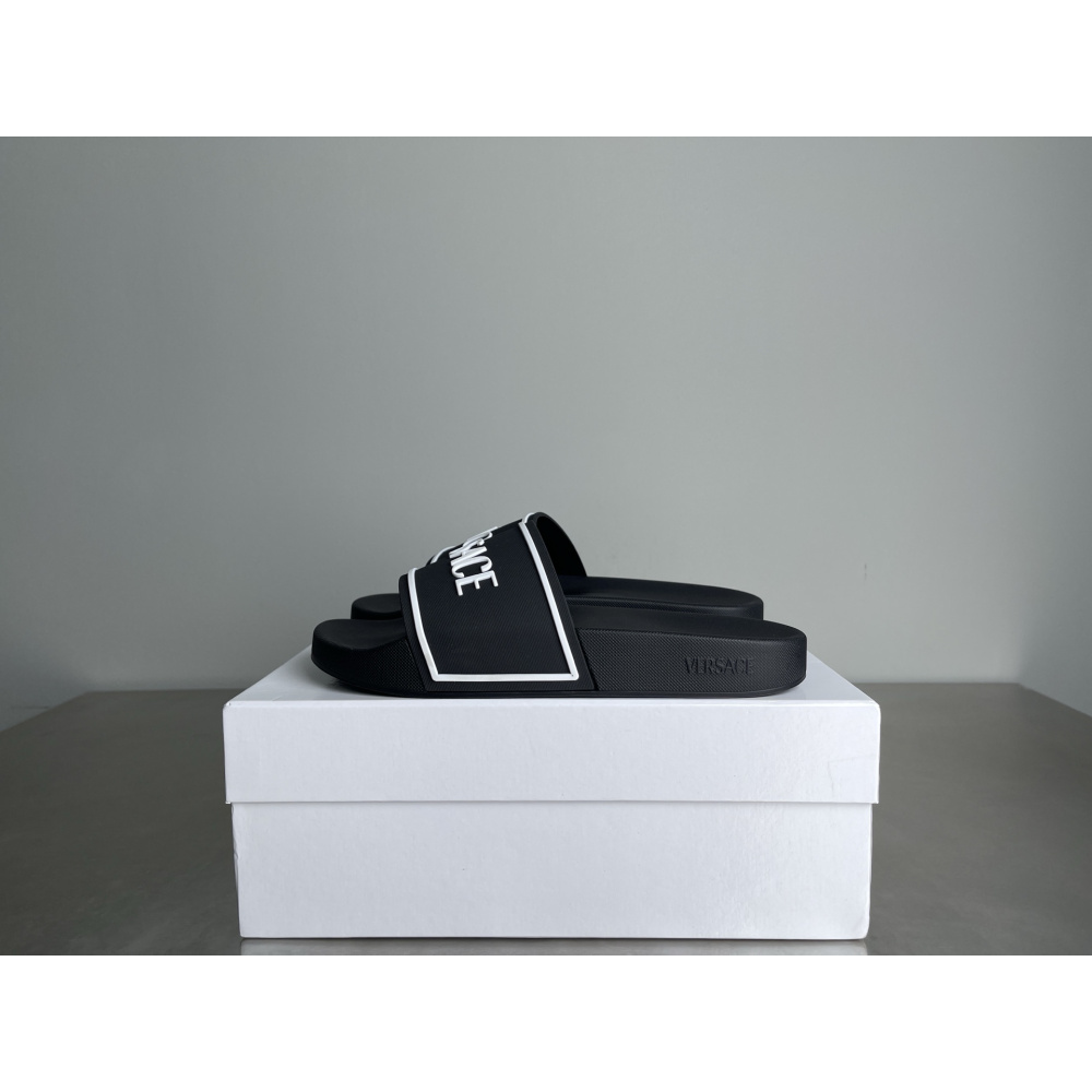 Chinelo Slide Versace Preto com escrita Branca