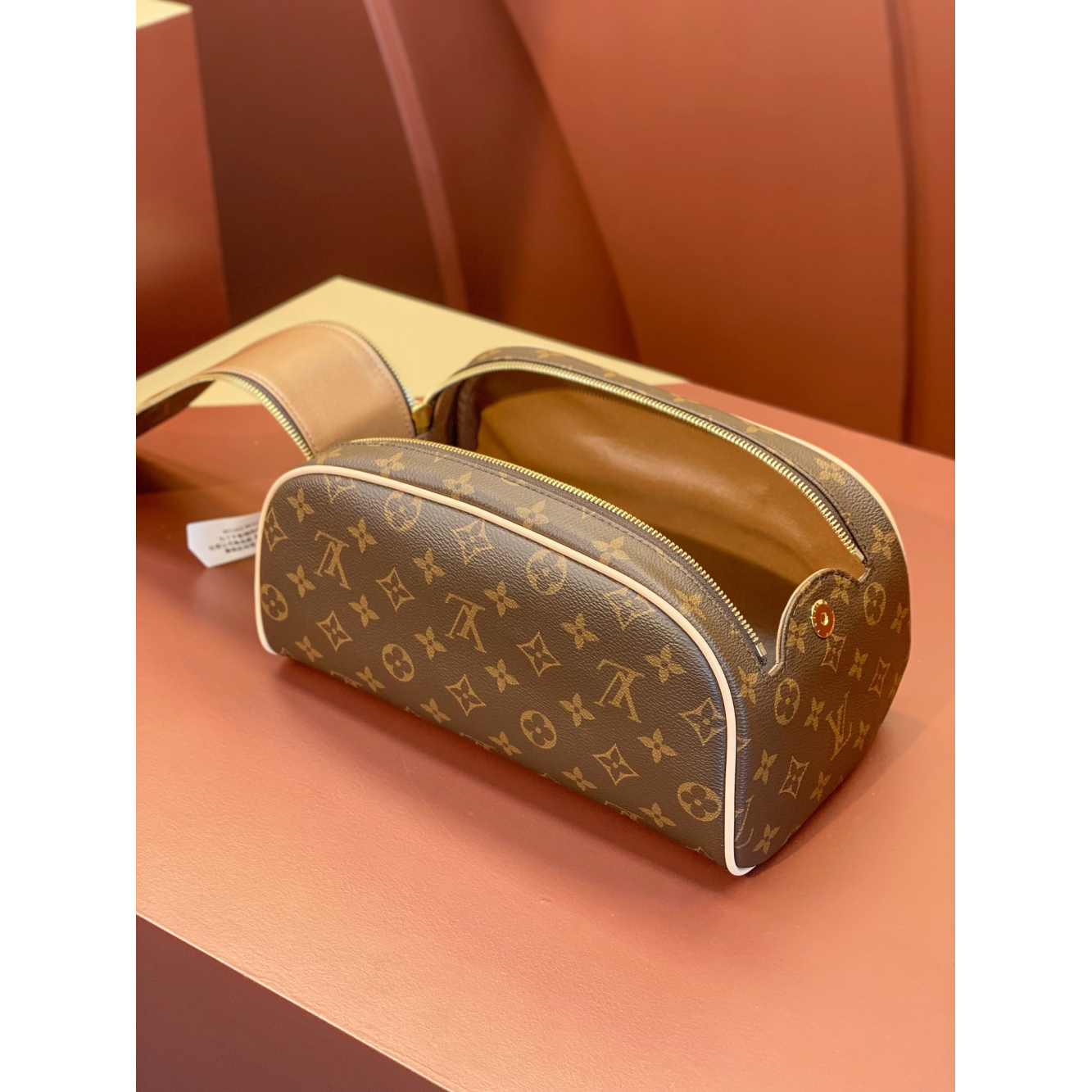 Necessaire Louis Vuitton LV Couro Monogram 28x16x13CM