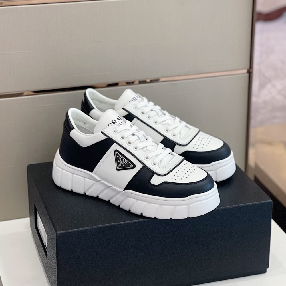 Tênis Prada em Couro Branco/Preto