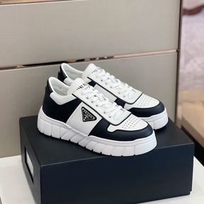 Tênis Prada em Couro Branco/Preto