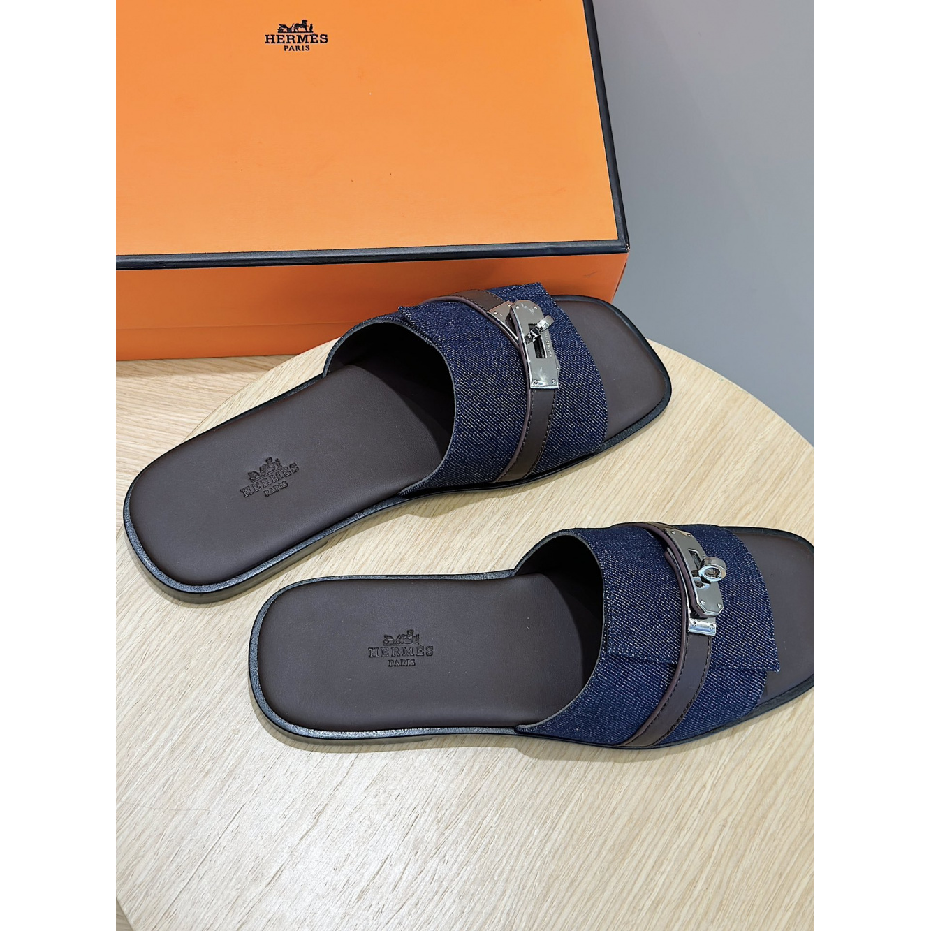 Sandália Hermès Gabriel em Couro Azul