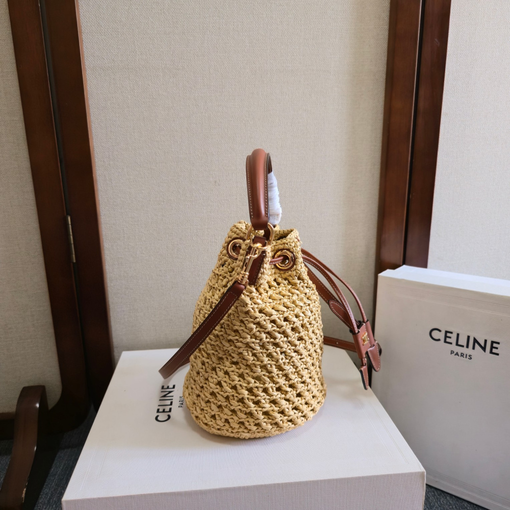Bolsa Celine Teen Clara em Ráfia e Couro 16x19x16cm