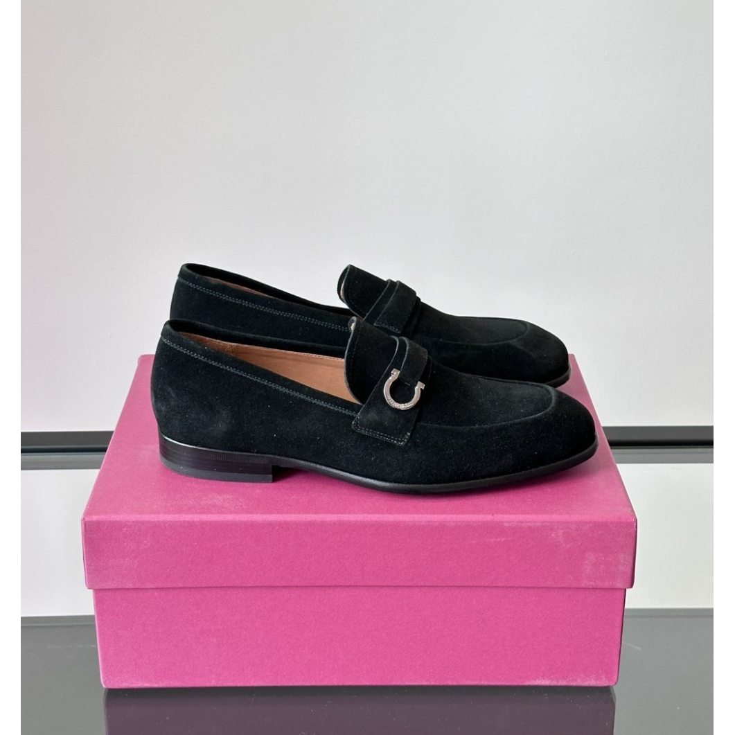 Sapato Mocassim Salvatore Ferragamo Social Camurça Preto com Fivela Gancini