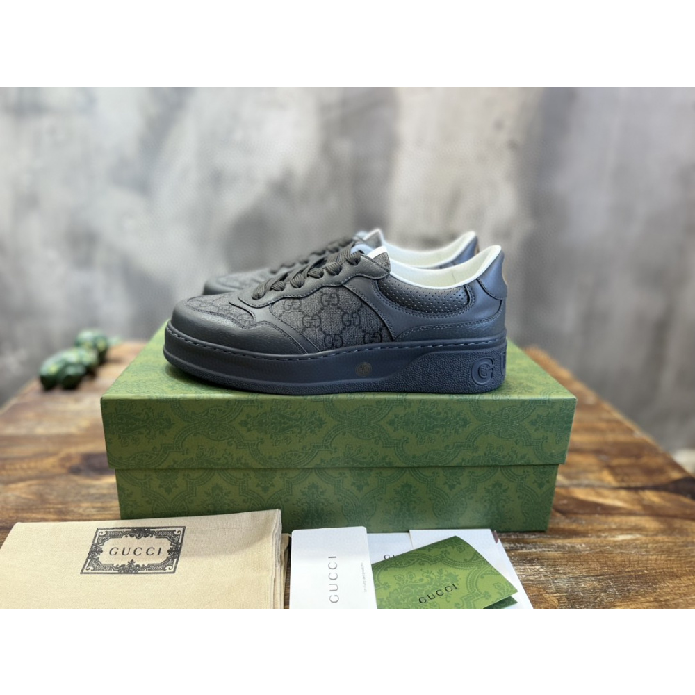 Tênis Gucci GG Supreme Cinza